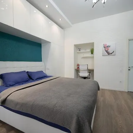 Central Odesa Apartment *